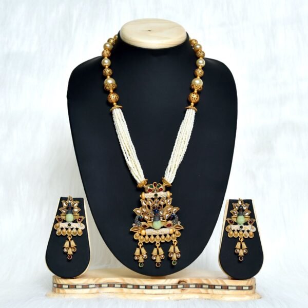 Feminine Elegant Morpankh Jewellery Sets