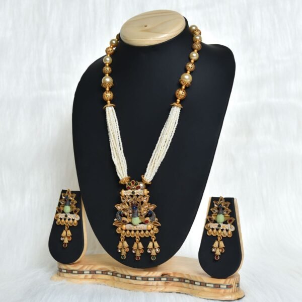 Feminine Elegant Morpankh Jewellery Sets
