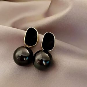 Pearl Drop Black Earing